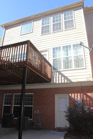 Building Photo - 4691 Wehunt Commons Dr