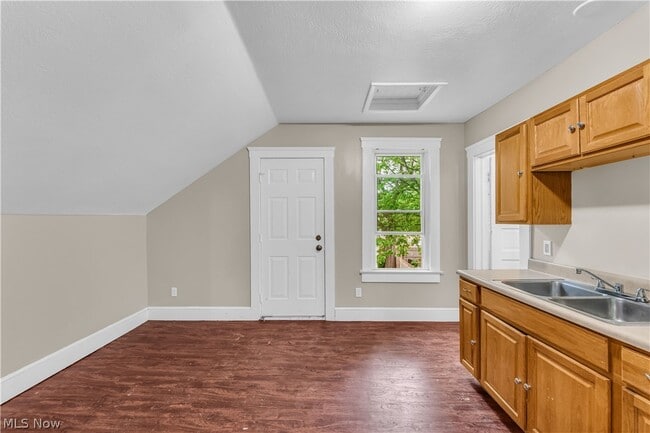 Building Photo - 2050 W 83rd St