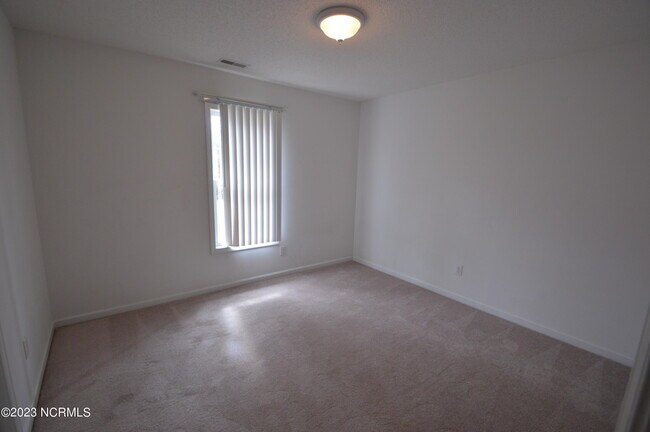 Building Photo - 228 Natalie Ln