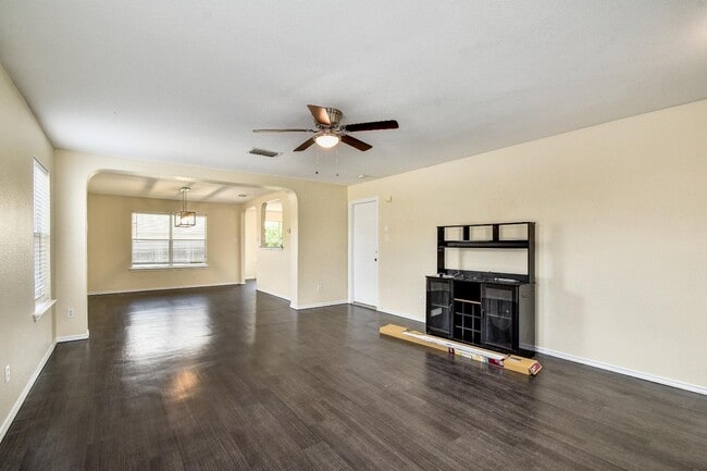 Building Photo - 410 Cardinal Way