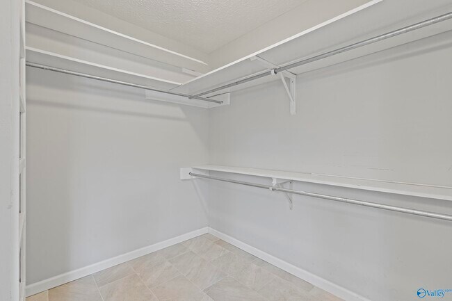 Building Photo - 15153 New Cut Rd