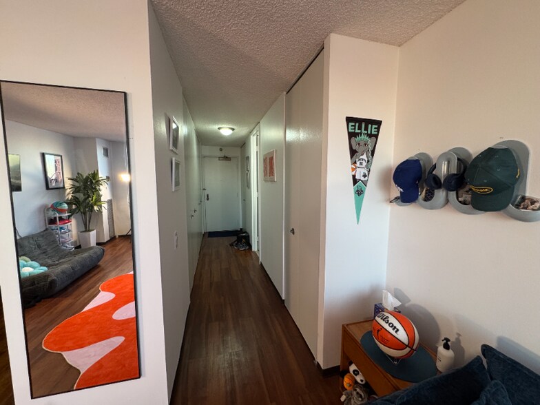 Building Photo - 625 W Madison St