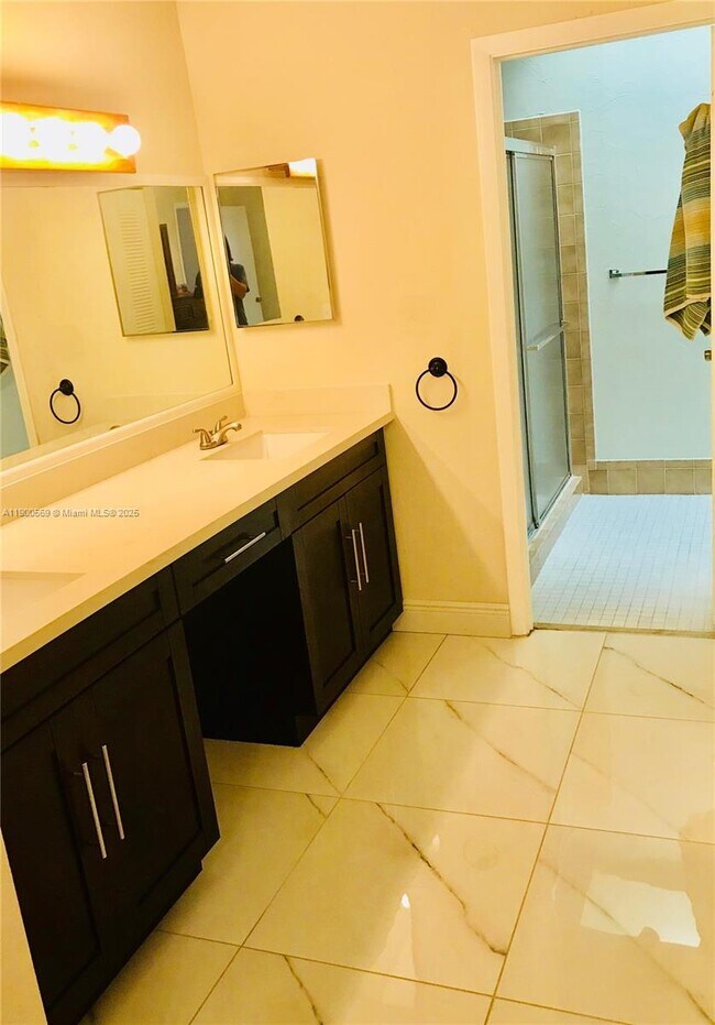 Building Photo - 15025 Brighton Ln