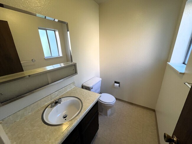 Building Photo - 840 D St