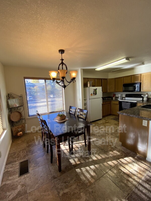 Building Photo - 2707 N Walnut Hills Dr