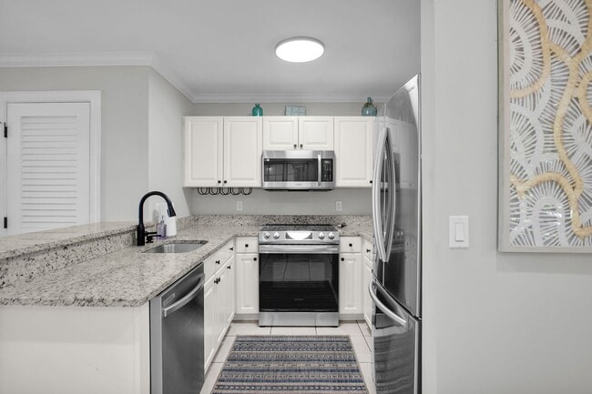 Building Photo - $4500 - Furnished 7-month rental Private Pool! 2 Bedroom / 2.5 Bathroom