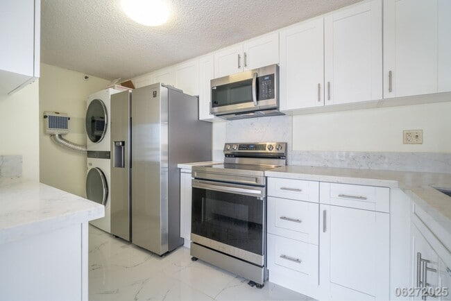 Building Photo - 2724 Kahoaloha Ln