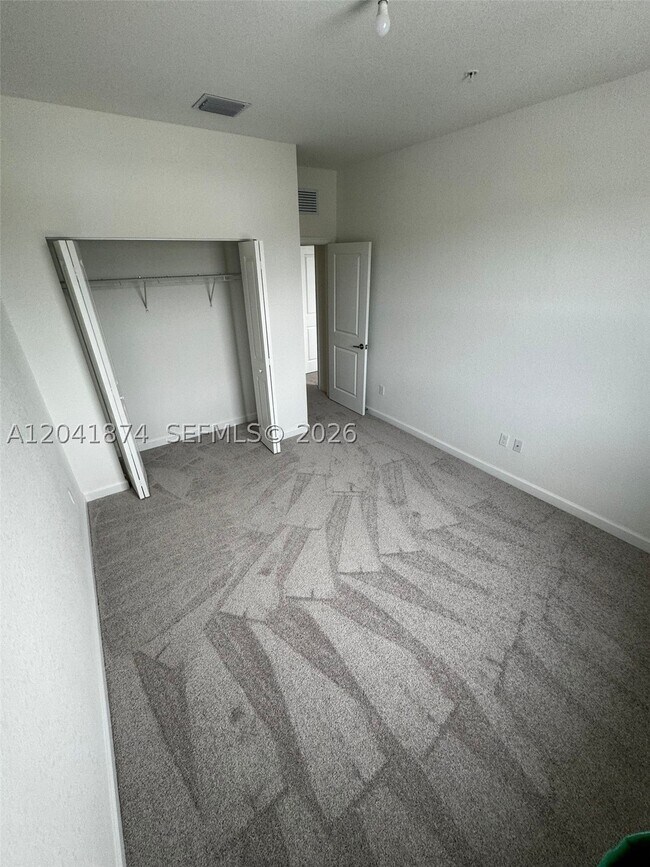 Building Photo - 285 SW 159th Dr