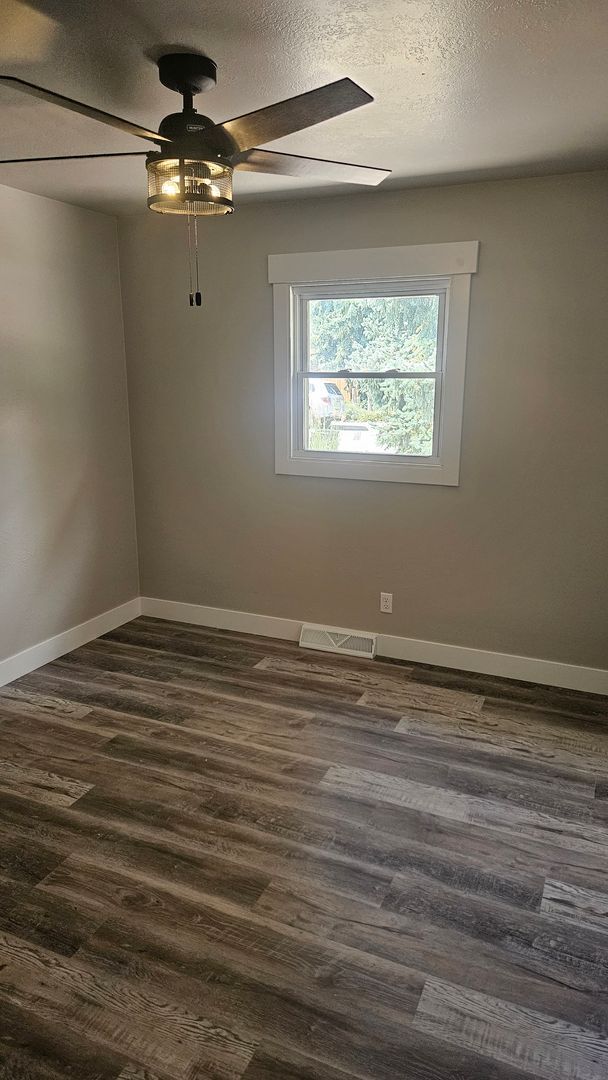 Building Photo - 3 Bedroom Cozy Remodeled Home