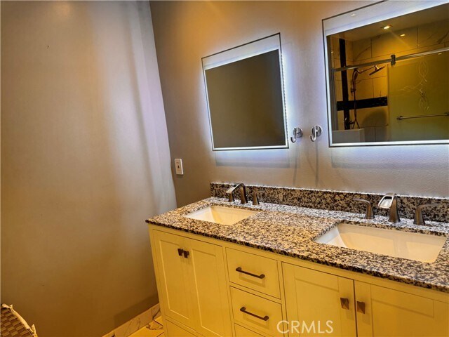Building Photo - 925 Royal Oaks Dr