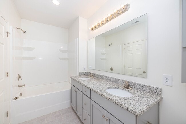 Building Photo - BEAUTIFUL 3BD 2.5 BTH Apartment home RAINTREE - Ballantyne Commons Pkwy