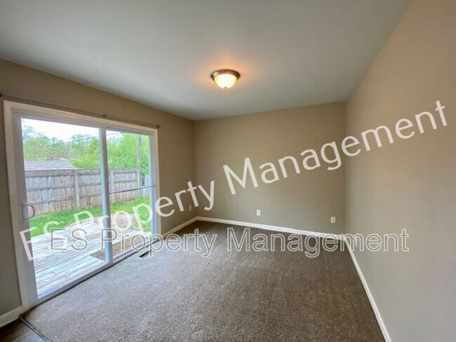 Building Photo - 8070 Chiltern Dr