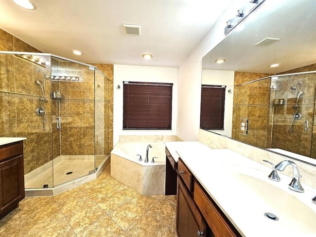 Building Photo - 7533 Topiary Ave