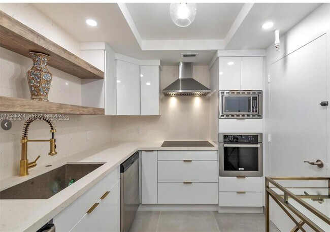 Building Photo - 4001 S Ocean Dr