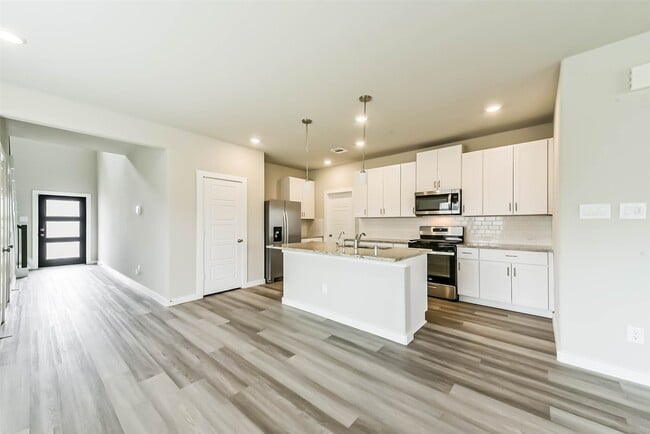 Building Photo - 18602 Etta Pnes Cir