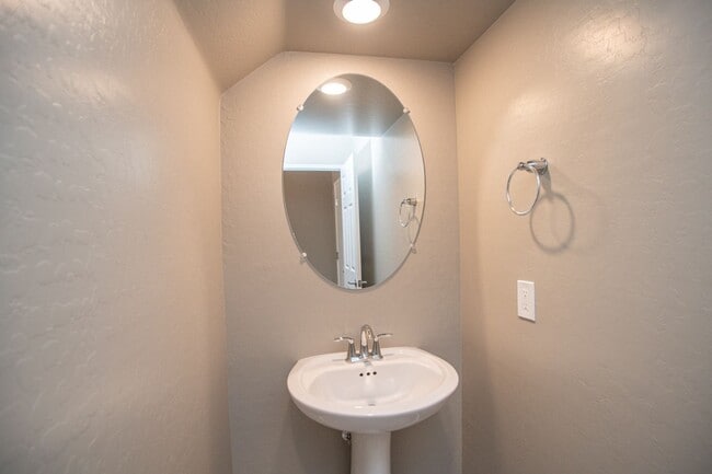 Building Photo - COMING SOON!! GorgeousTownhome in Summerlin