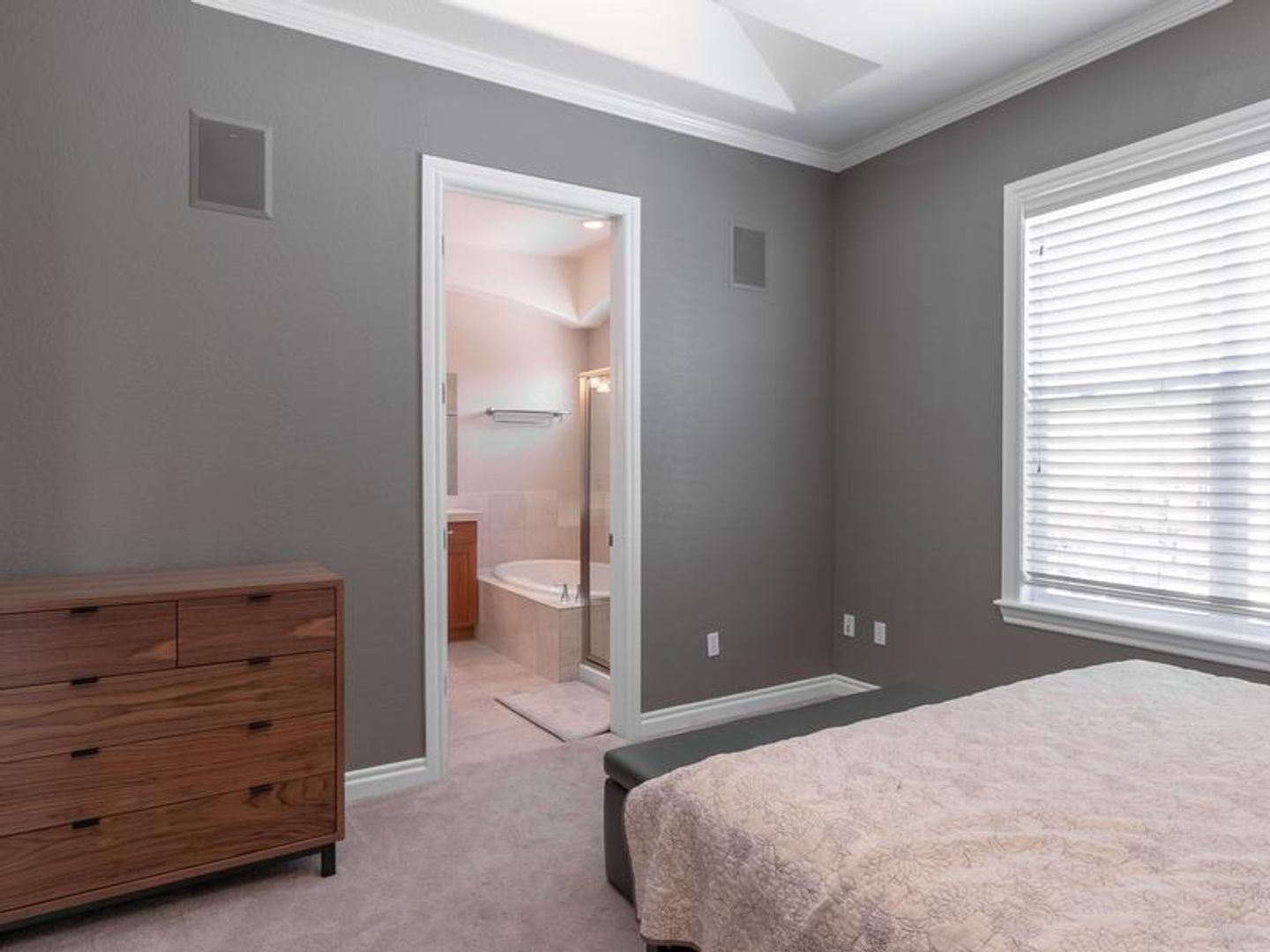 Building Photo - 40 Madison St