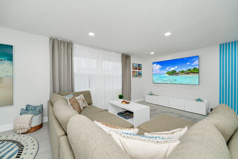 Building Photo - 363 Harbor Dr