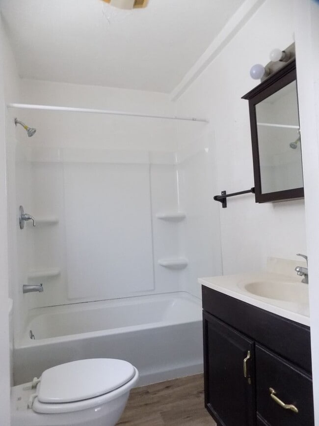 Building Photo - 669 W Osceola St