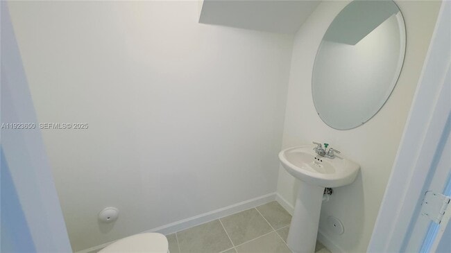 Building Photo - 2755 SE 25th Ave