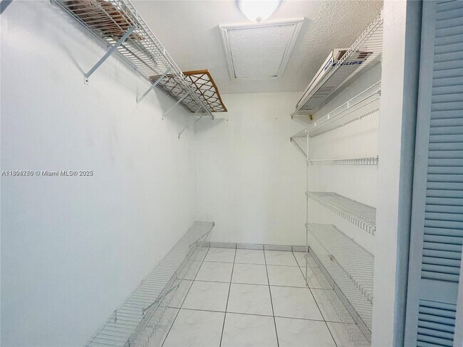 Building Photo - 571 SW 141st Ave