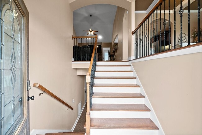 Building Photo - Spacious 4-Bedroom Home with Dual Living A...