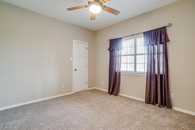 Building Photo - Country Living- Half Duplex-  3 Bed, 2 Bat...