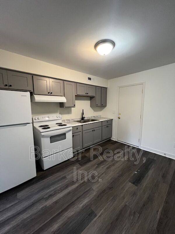 Building Photo - 555-4 E. Edenton Street