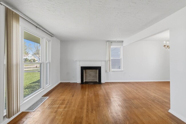 Building Photo - Charming 3BR Home in Warrensville Heights | Fresh Interior + New Roof | CMHA Welcome