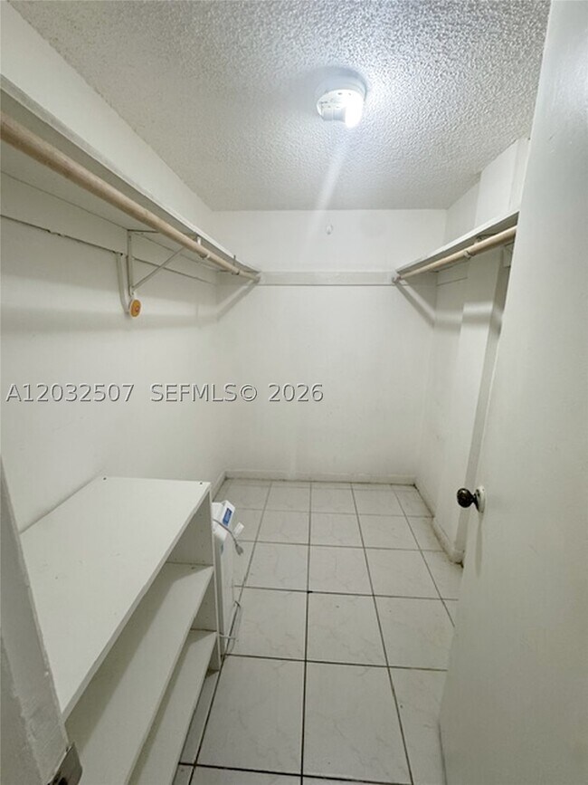 Building Photo - 10000 NW 80th Ct