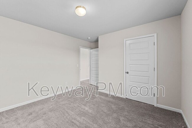 Building Photo - 5033 Vine Ln