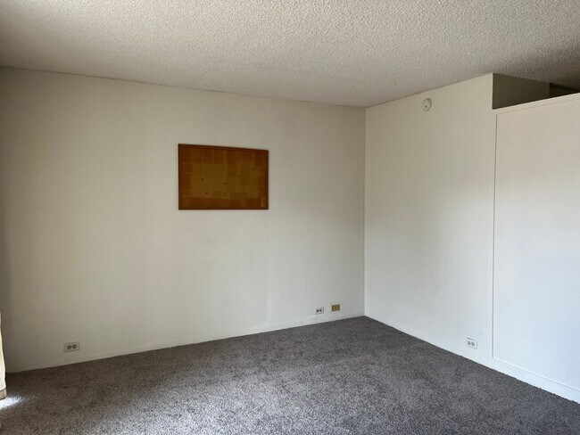 Building Photo - Partly Furnished Studio 1 bath
