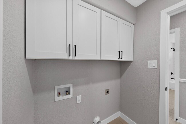 Building Photo - 1600 Crimson Ct