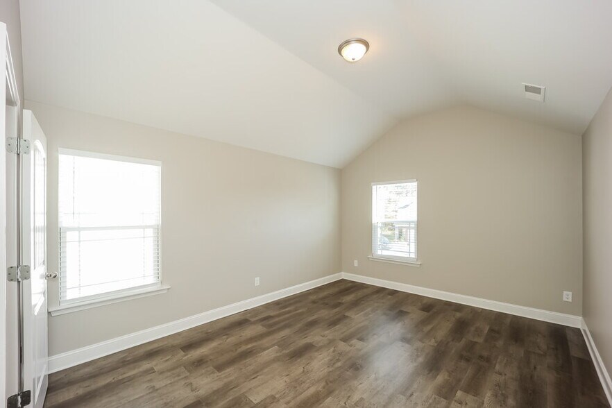 Building Photo - 5179 Howell Ct