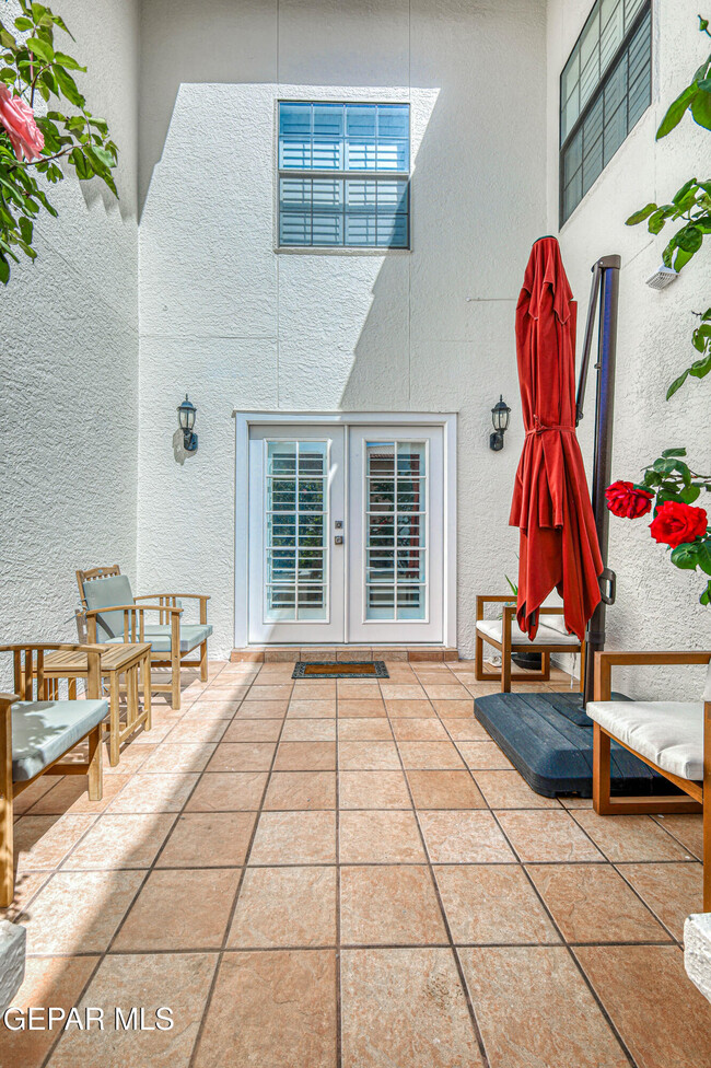 Building Photo - 6205 Brisa Del Mar Dr
