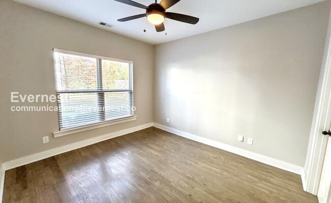 Building Photo - 208 Thompson Park Dr