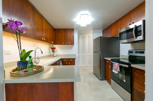 Building Photo - 250 Kawaihae St