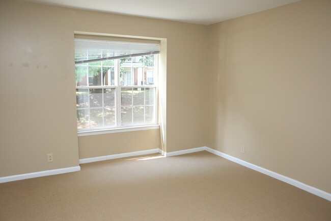 Building Photo - 2 Bedroom Condo at the Villas!