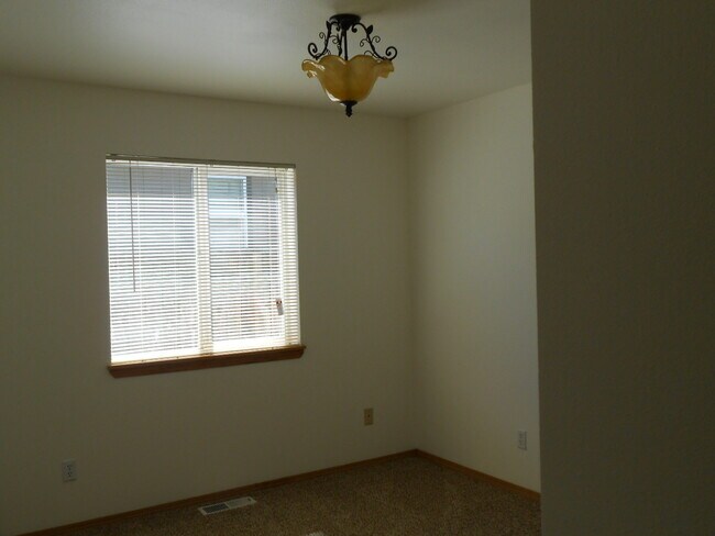 Building Photo - VIDEOTOUR: Across from Mt View High School...