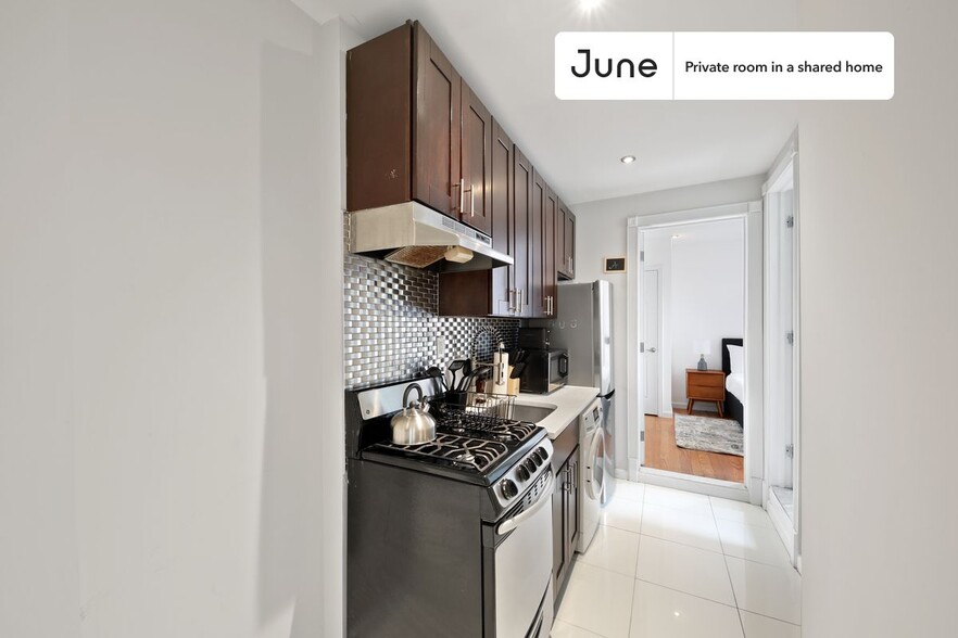 Building Photo - Room in Shared 3 bed/1 bath home in Upper West Side