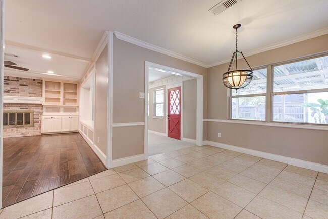 Building Photo - 607 Ellingham Dr