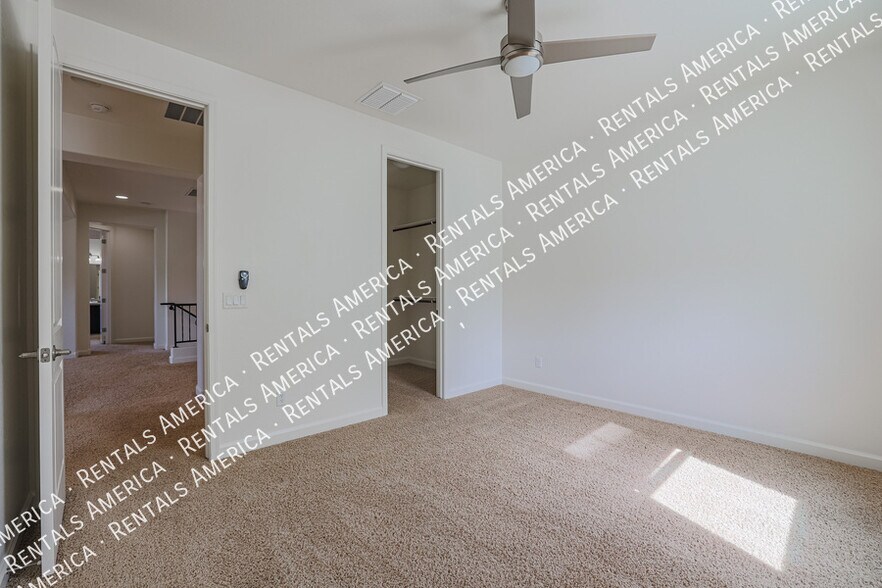 Building Photo - 654 E Sipapu Dr