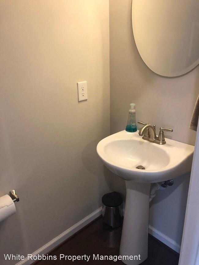 Building Photo - 3 br, 2.5 bath House - 353 Latrobe Dr