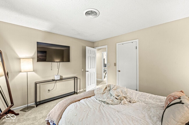 Building Photo - 6542 Kingman Dr