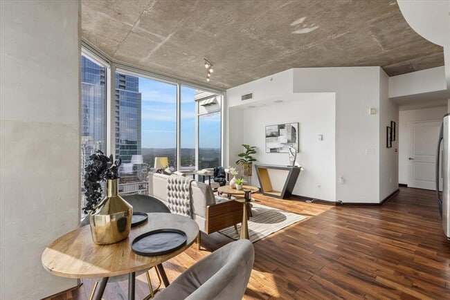Building Photo - 360 Nueces St