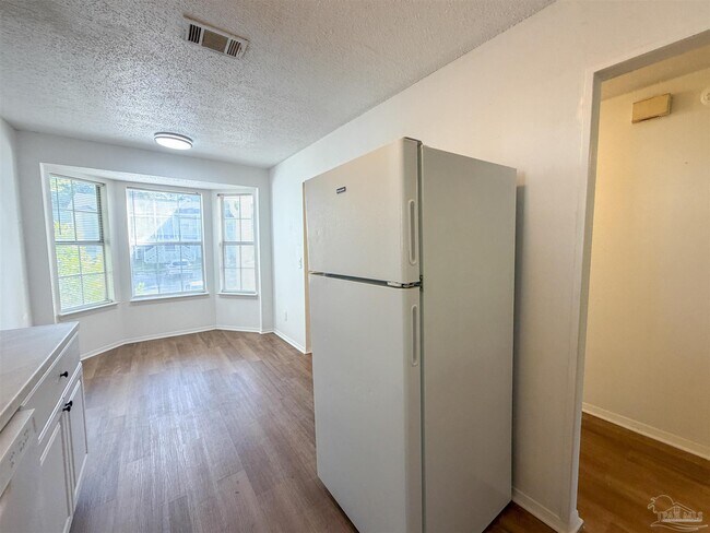 Building Photo - 1500 E Johnson Ave