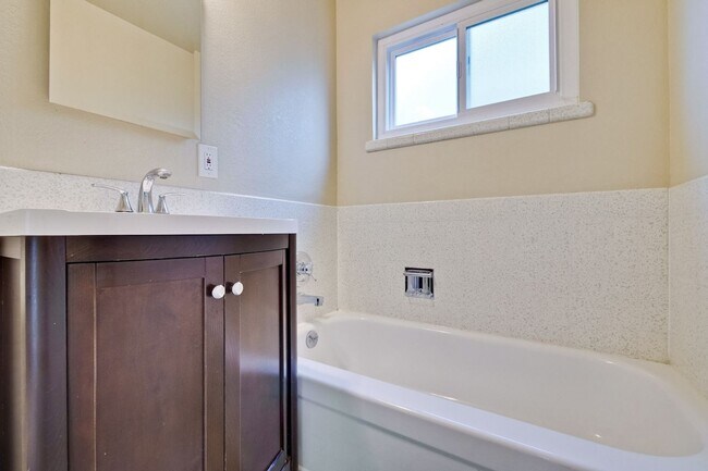 Building Photo - Wow! What a Great Home! Available Soon!
