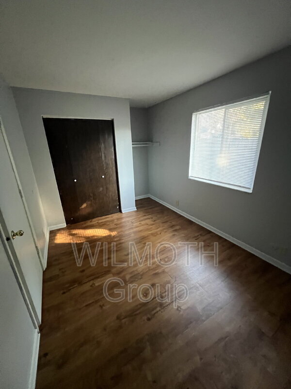 Building Photo - 318 N Clark St