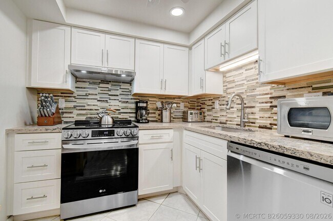 Building Photo - 3221 S Ocean Blvd
