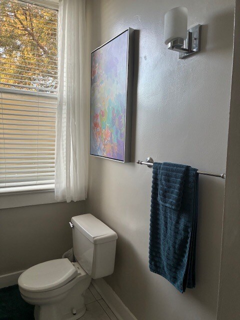 Building Photo - 605 SE Riverside Dr